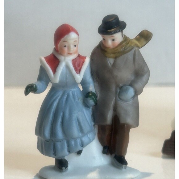 Department 56. Heritage Village Collection. Childe Pond And Skaters. 1988 - Picture 8 of 10